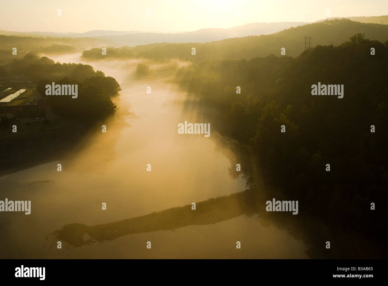 USA, Missouri, Ozarks near Branson, Lake below Table Rock Dam