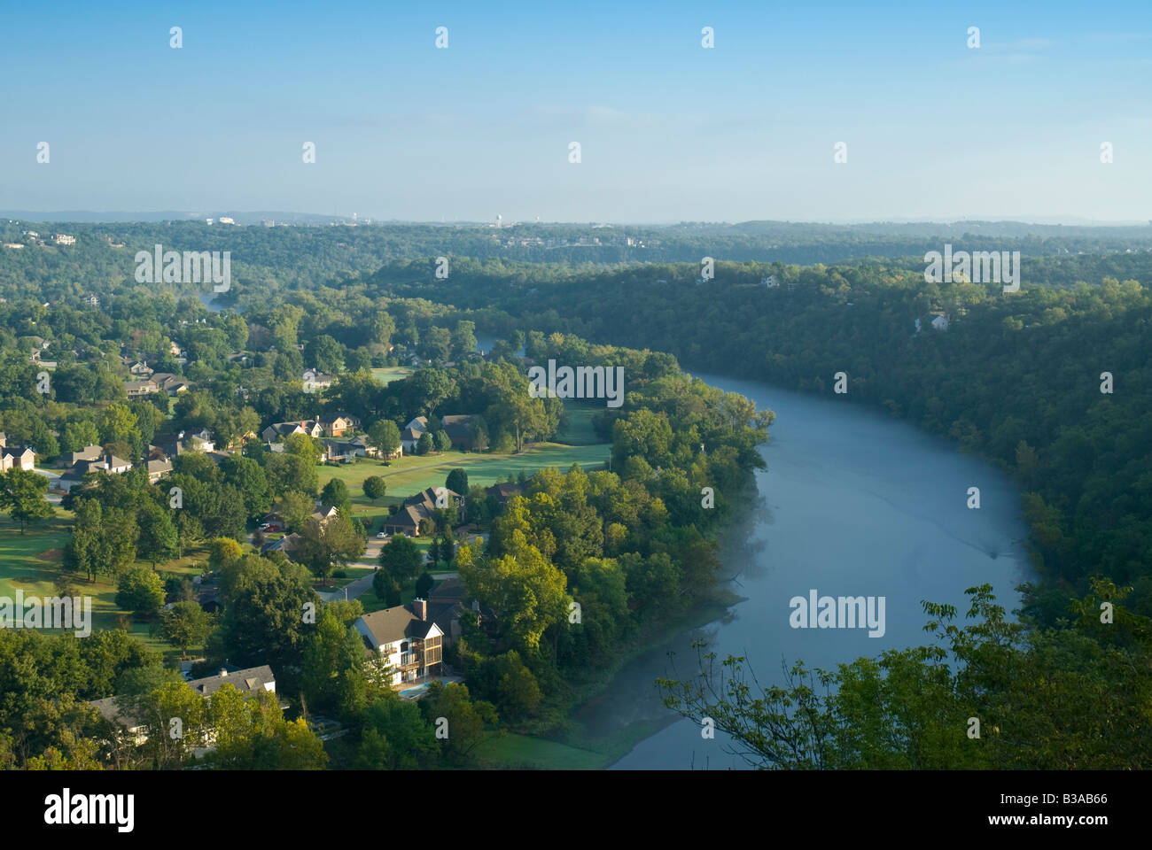 USA, Missouri, Ozarks near Branson, Lake below Table Rock Dam