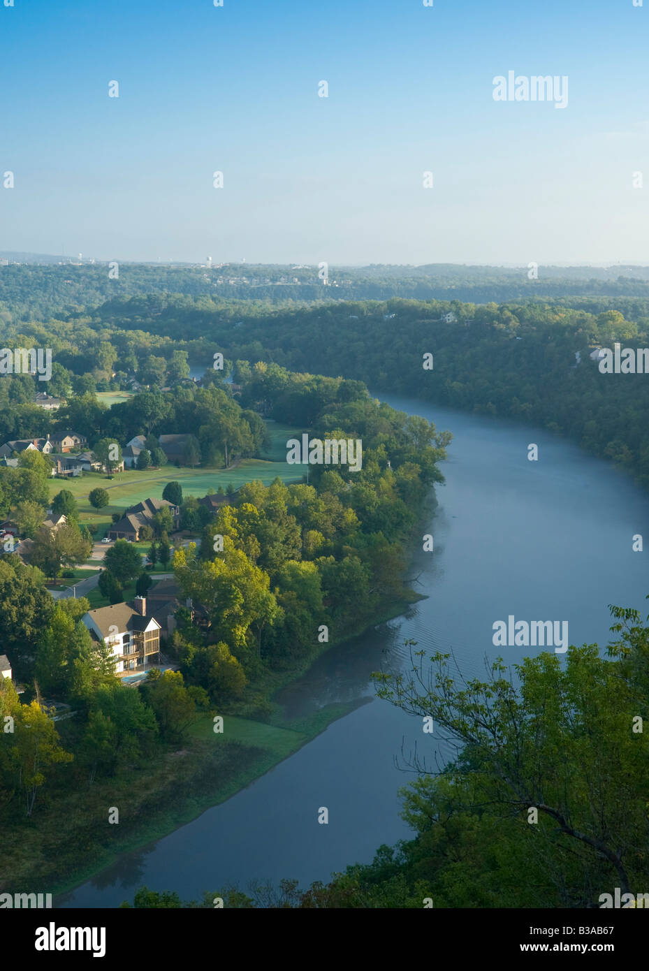 USA, Missouri, Ozarks near Branson, Lake below Table Rock Dam