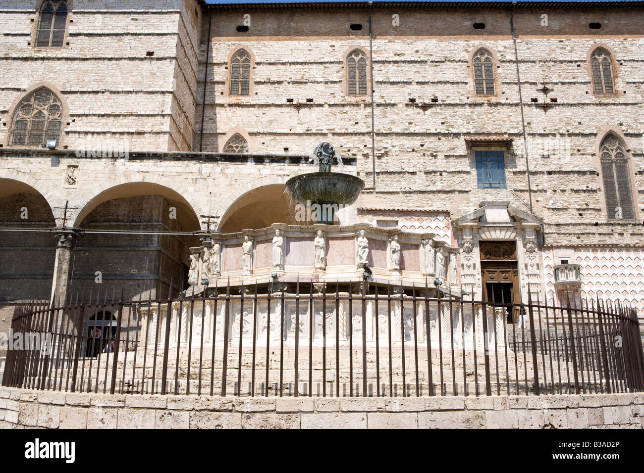 Fontana Maggiore in Piazza IV novembre Perugia Umbria Italy Stock Photo