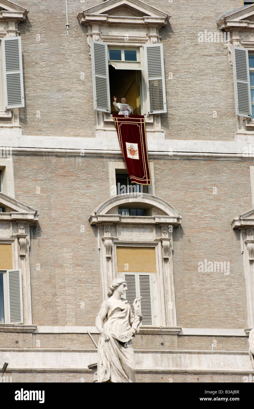 Pope window vatican hi-res stock photography and images - Alamy