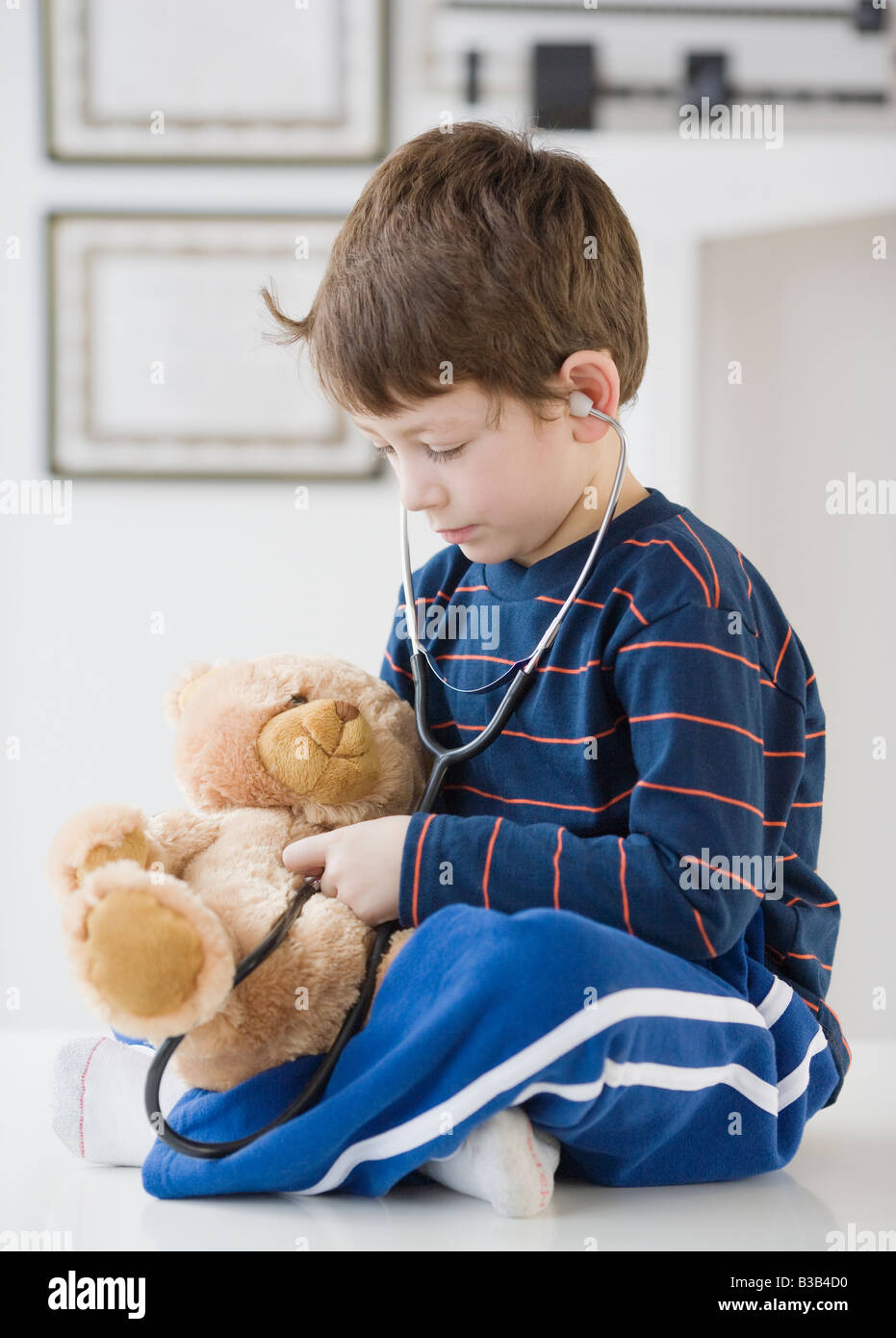 Hispanic boy with teddy bear in doctor’s office Stock Photo - Alamy