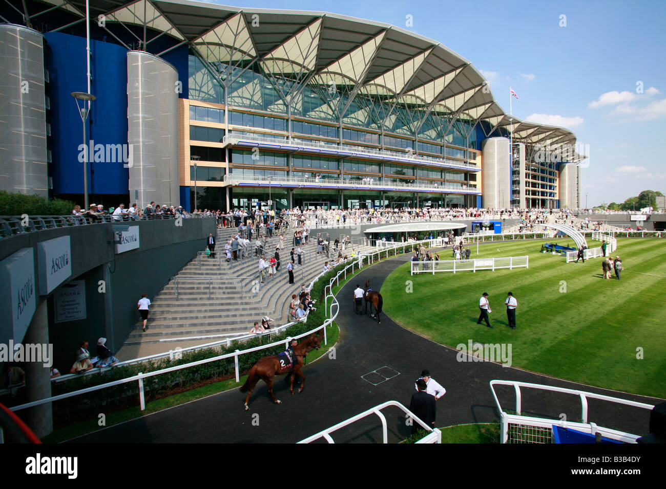 The royal box and grandstand at ascot hi-res stock photography and ...