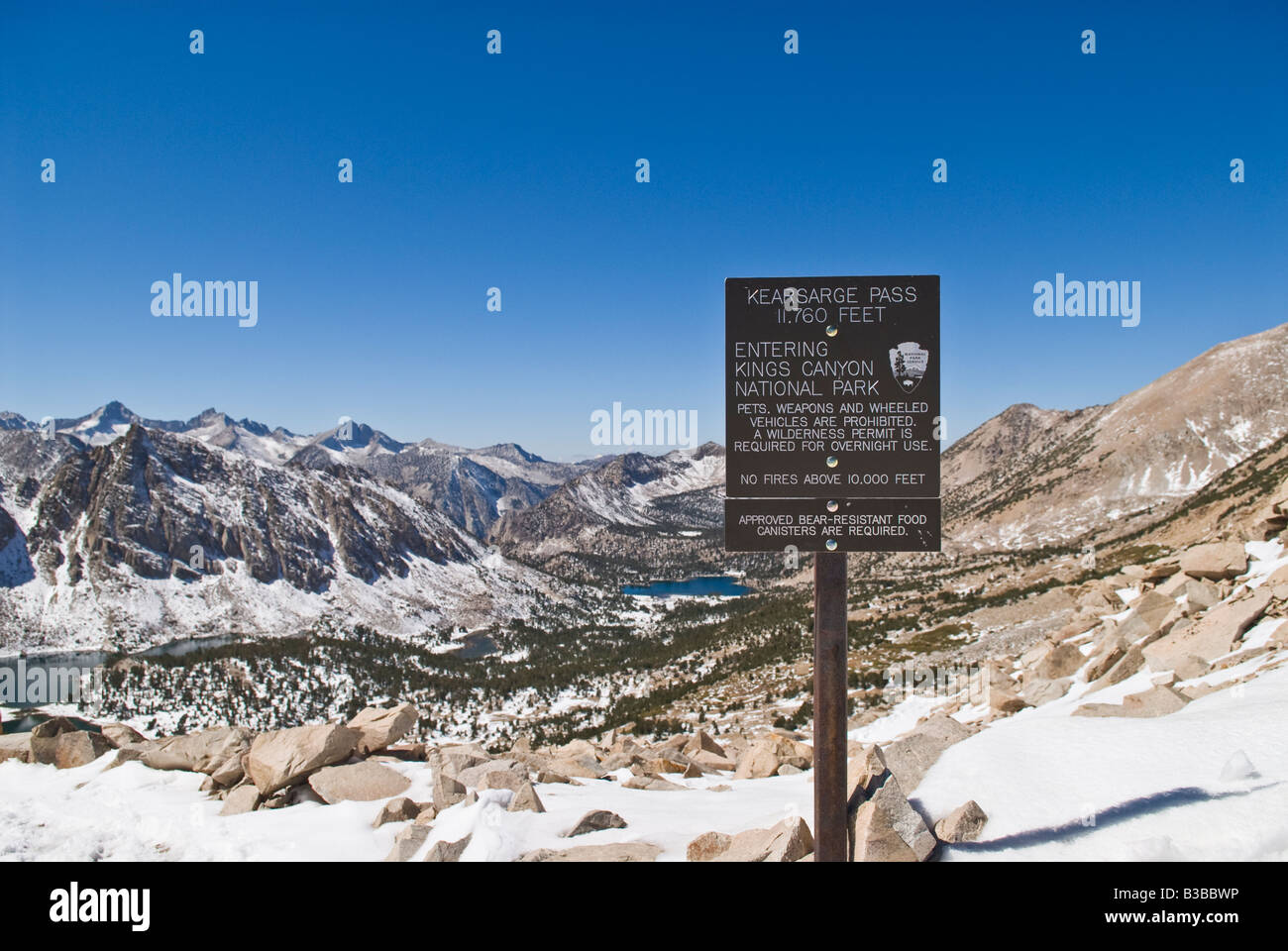 Sign marks top of Kearsarge Pass and border of Kings Canyon national