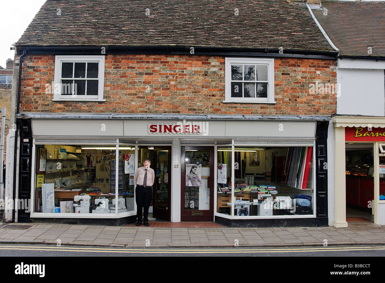 Singer shop.Huntingdon high street Stock Photo Alamy