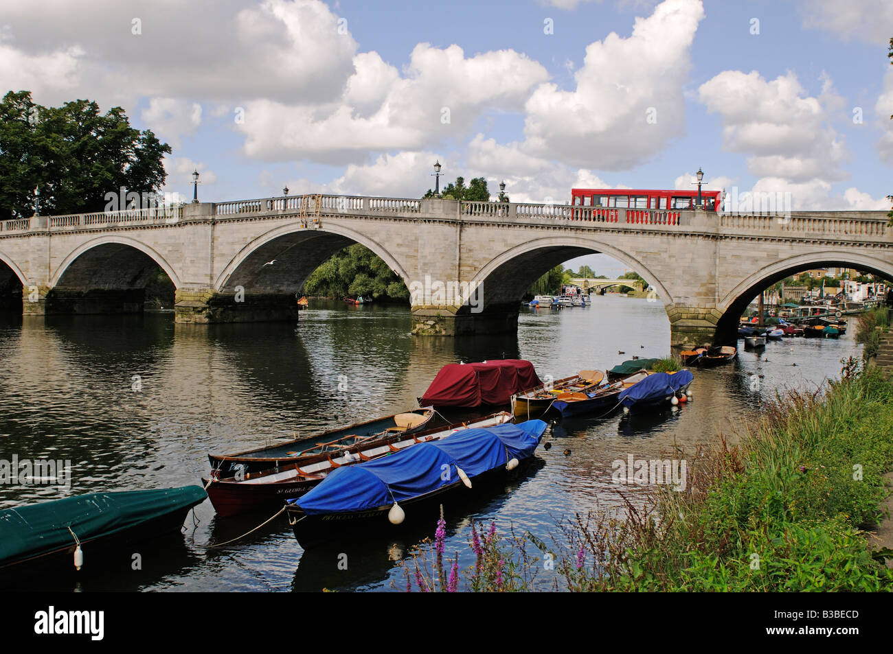 Richmond Surrey Bus Hi res Stock Photography And Images Alamy richmond-surrey-bus-hi-res-stock-photography-and-images-alamy