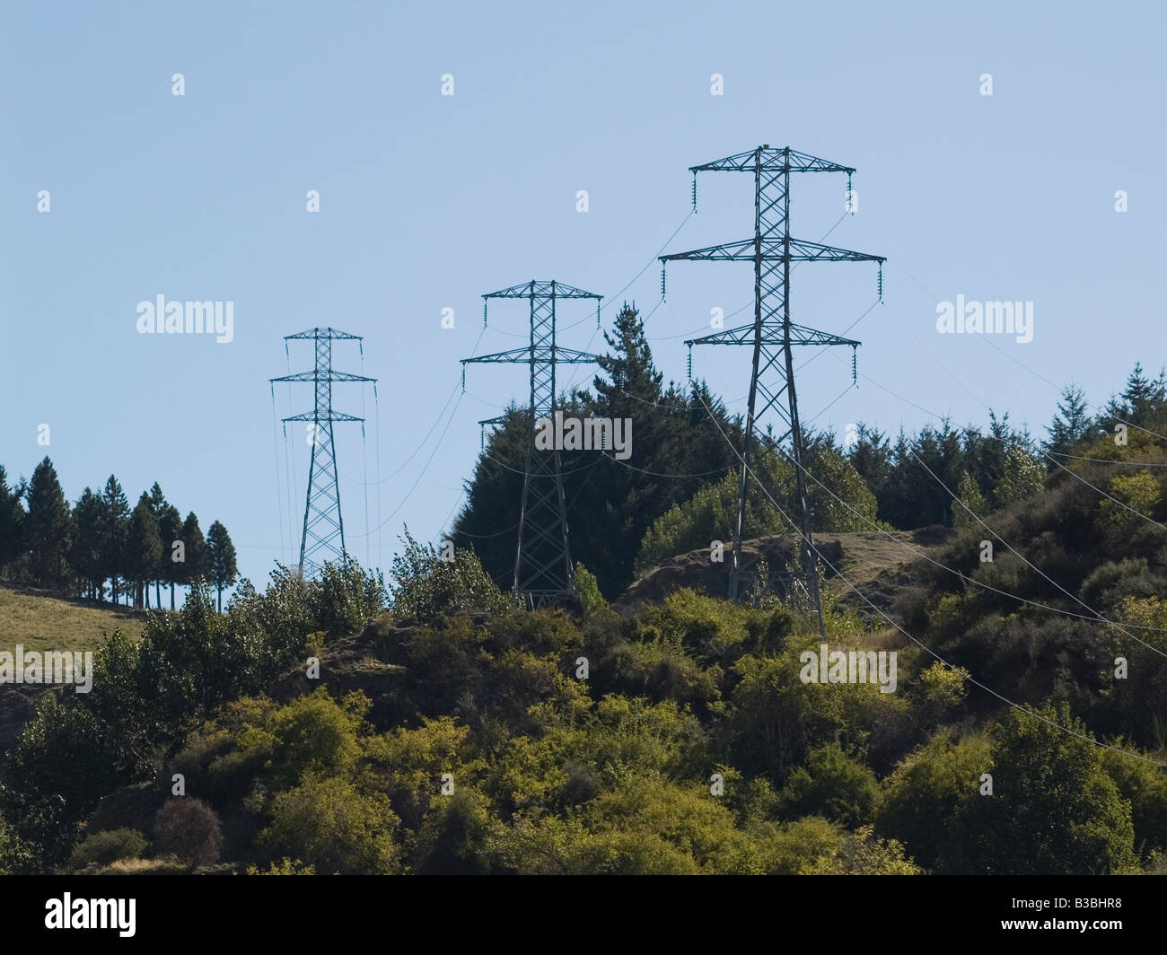 Electricity transmission lines and pylons lattice towers, Central Otago, New Zealand Stock Photo