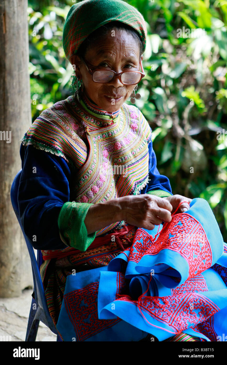 Hmong woman sewing hi-res stock photography and images - Alamy