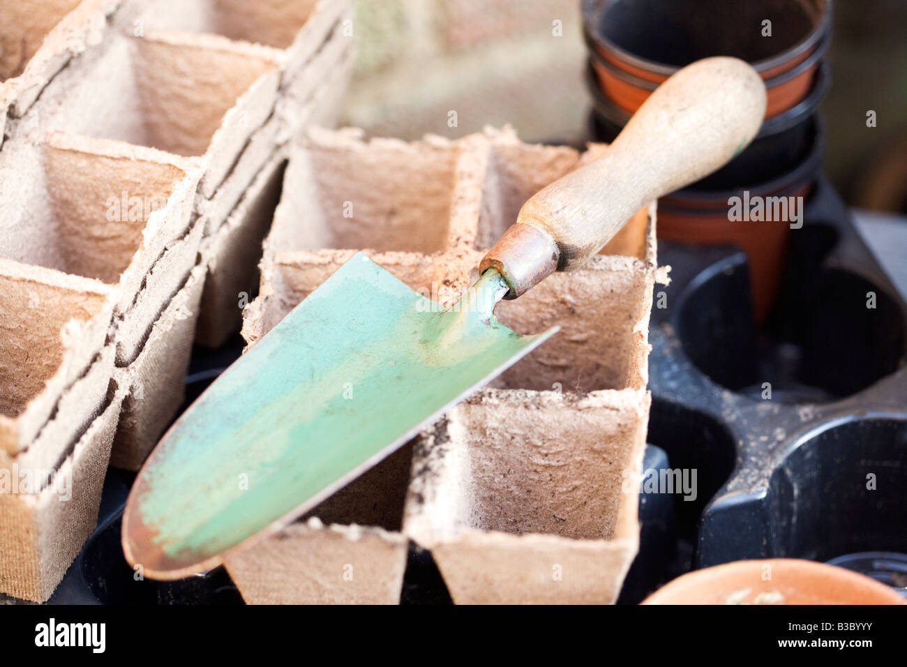 Pots and trowels deals