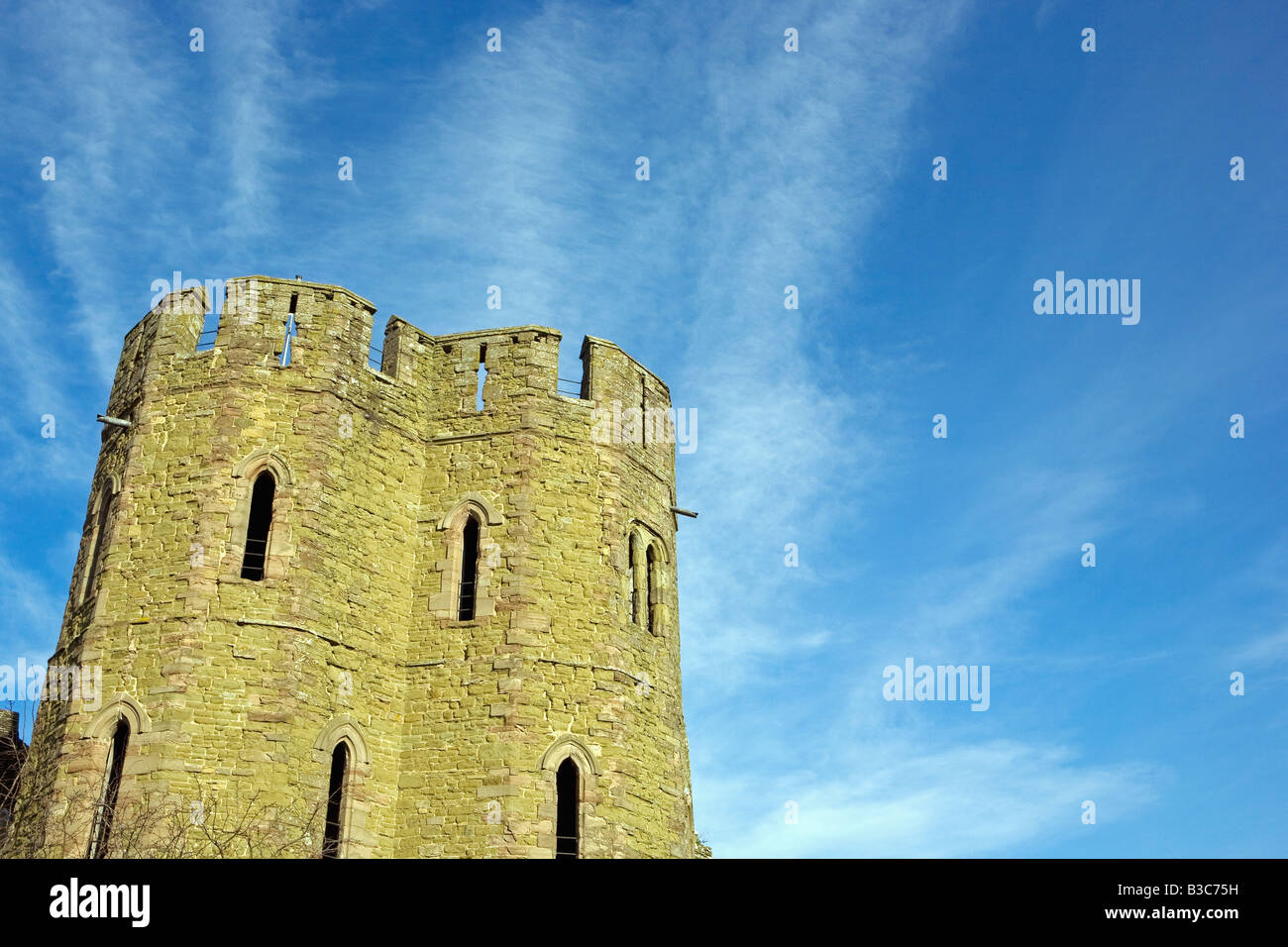 England, Shropshire, Stokesay. View of the well preserved South Tower of Stokesay Castle, located at Stokesay, a mile south of the town of Craven Arms, in South Shropshire. It is the oldest fortified manor house in England, dating to the 12th century and is managed by England Heritage. Stock Photo