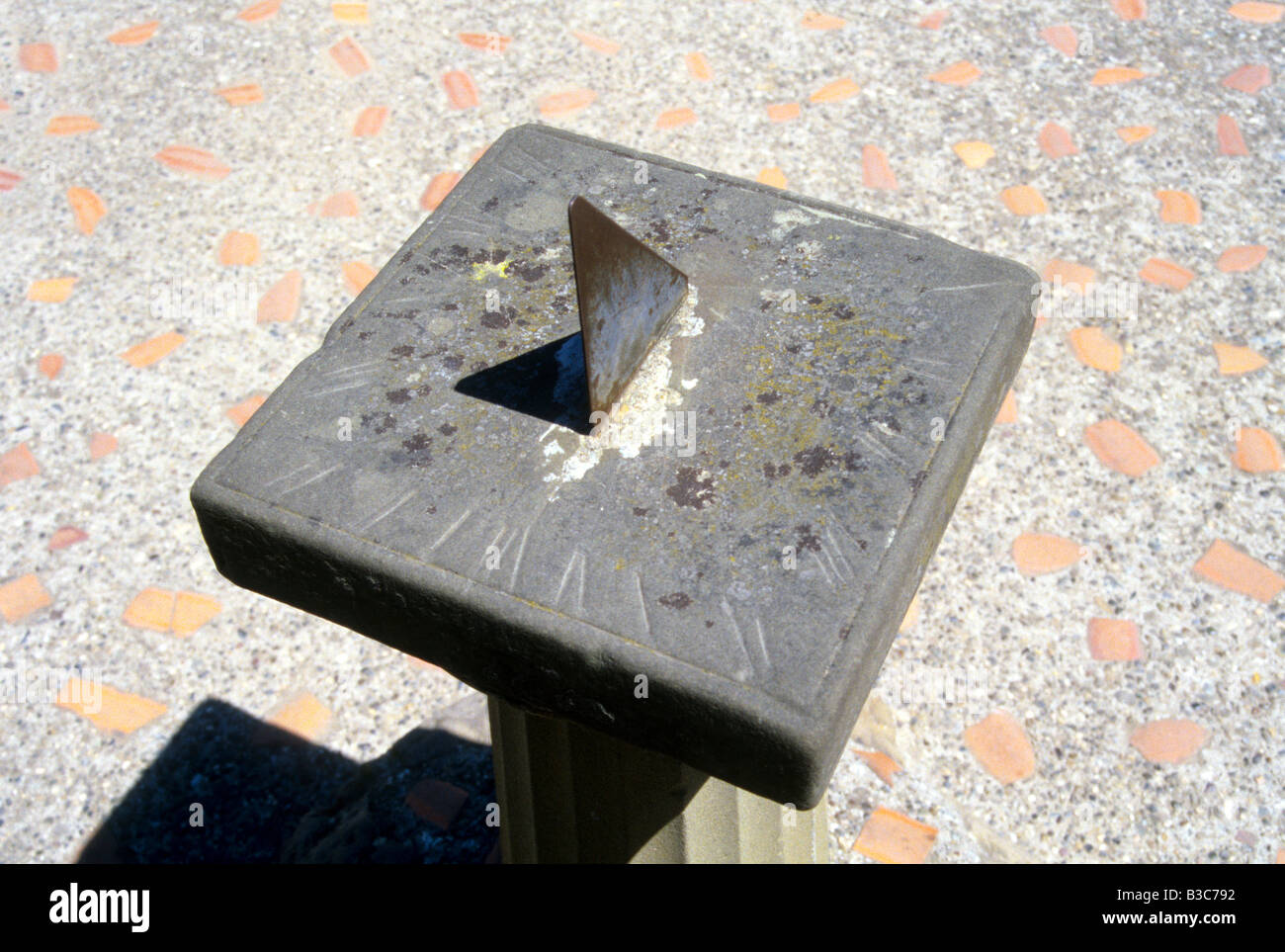 Sundial with shadow indicating time of day Stock Photo Alamy