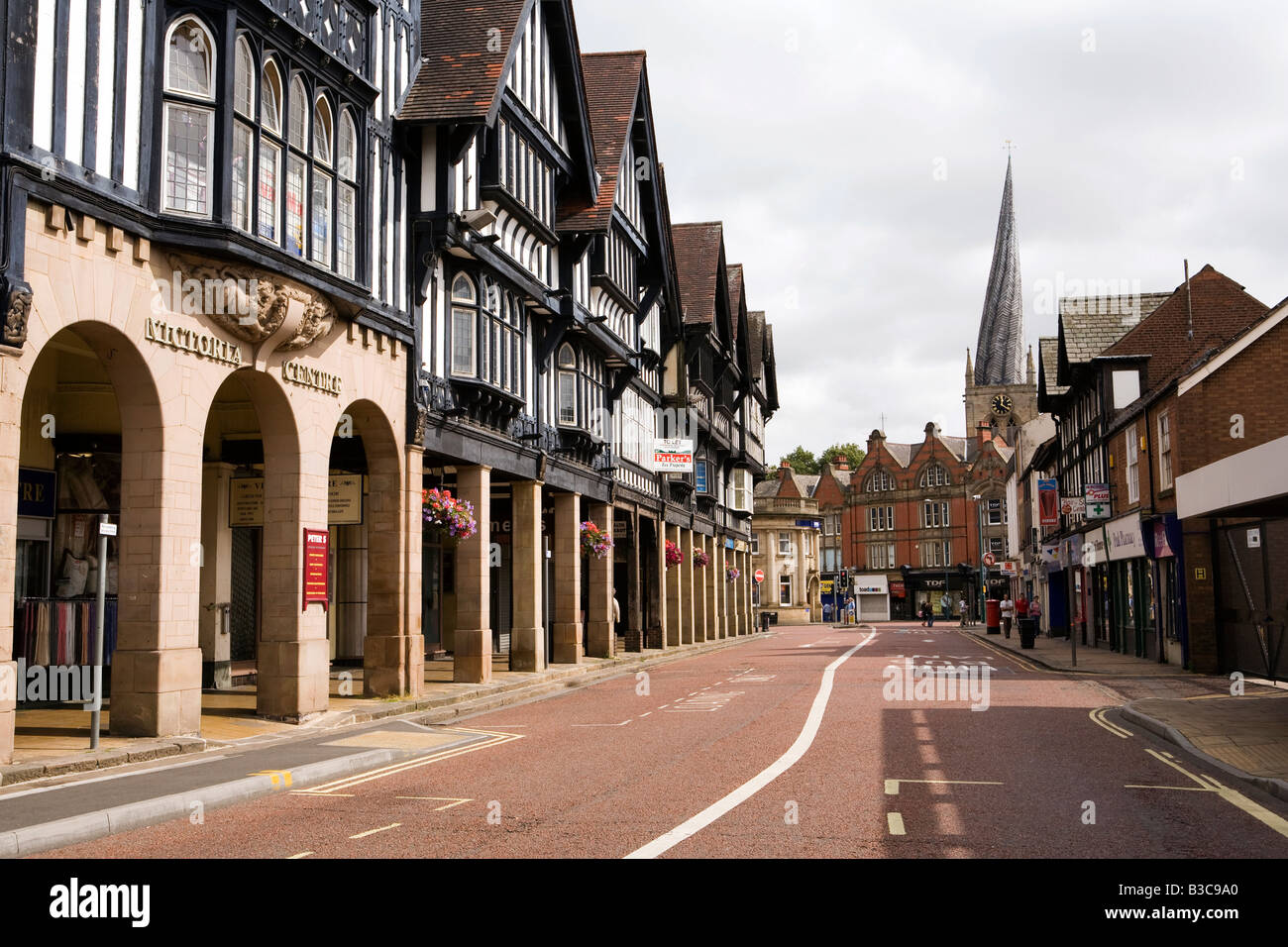 UK Derbyshire Chesterfield Knifesmithgate Victoria Centre mock Tudor pre war buildings Stock Photo