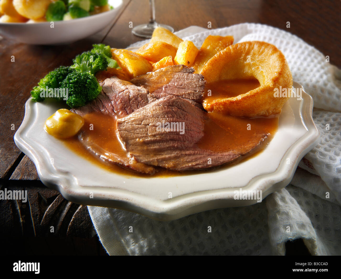 Traditional British Roast Dinner With Roast Beef Roast Potatoes Yorkshire Puddings 21 Days 