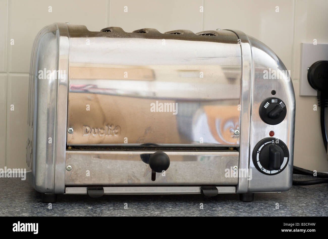 https://c8.alamy.com/comp/B3CFHW/top-quality-dualit-toaster-in-stainless-steel-finish-B3CFHW.jpg