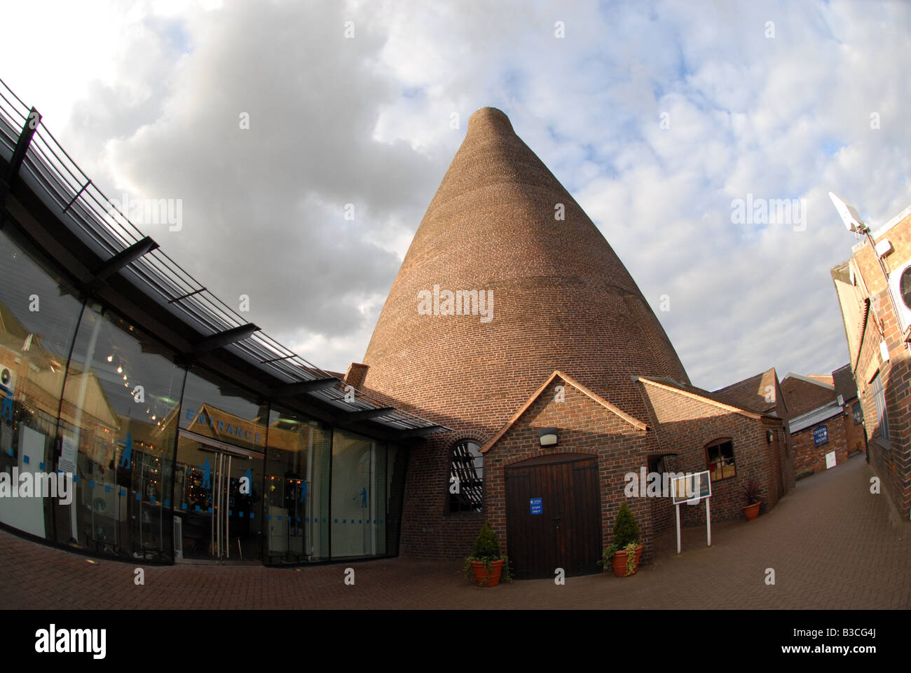 Stourbridge glass cone hires stock photography and images Alamy