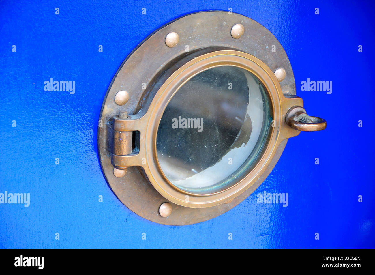 Porthole ship hi-res stock photography and images - Alamy