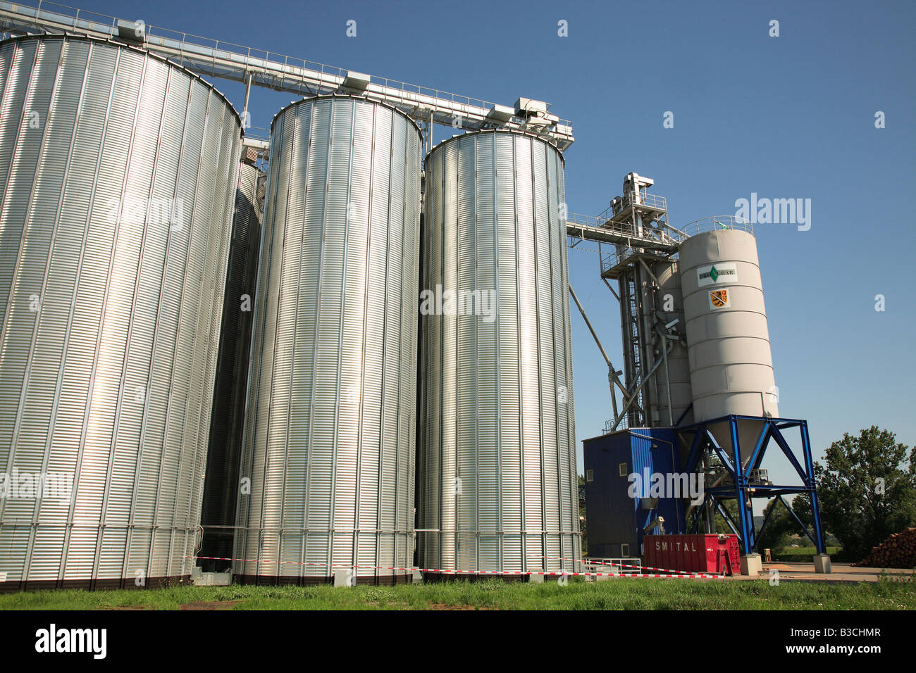 picture of a grain silo