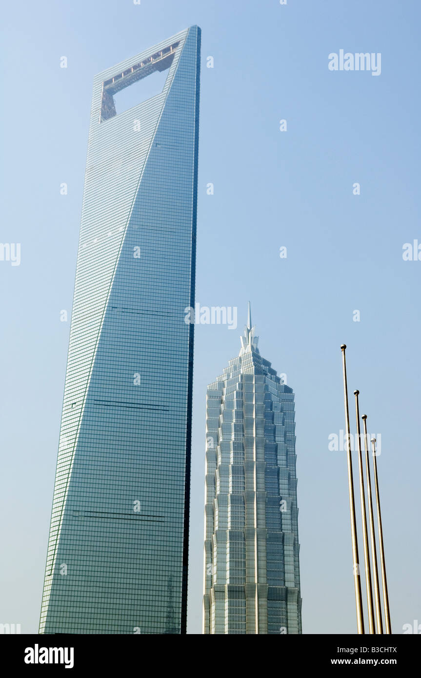 China, Shanghai, Pudong New Area. Modern skyscrapers and mainland China's highest building the 'Shanghai World Financial Center'. Stock Photo