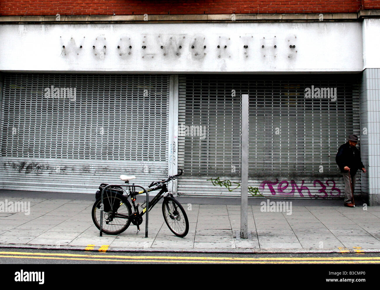 Closed bike shop hi res stock photography and images Alamy