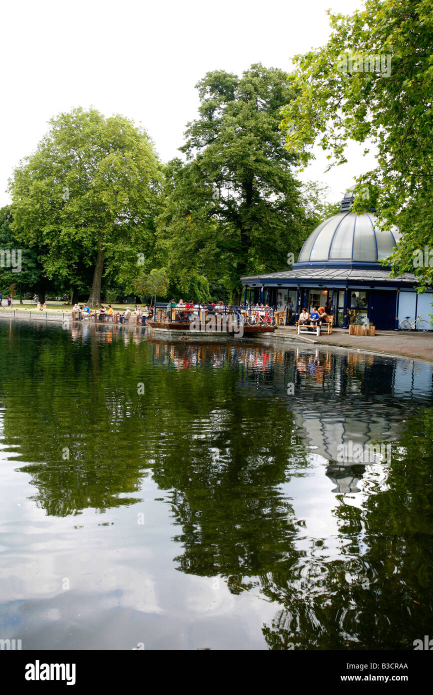 Pavilion Cafe on the Lake at Victoria Park, Hackney, London Stock Photo