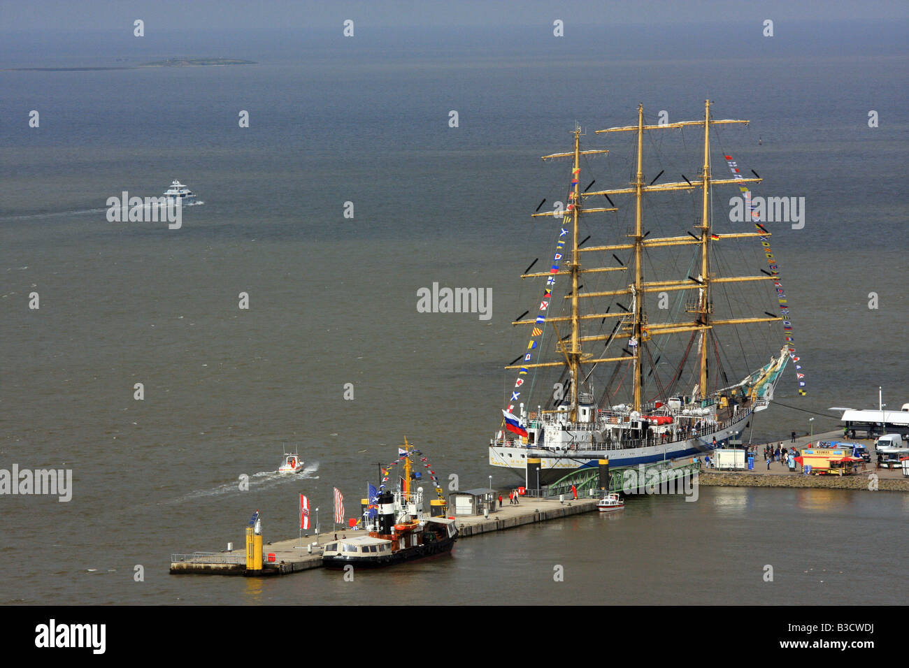 Russian sail training ship Mir at Bremerhaven, Germany Stock Photo Alamy