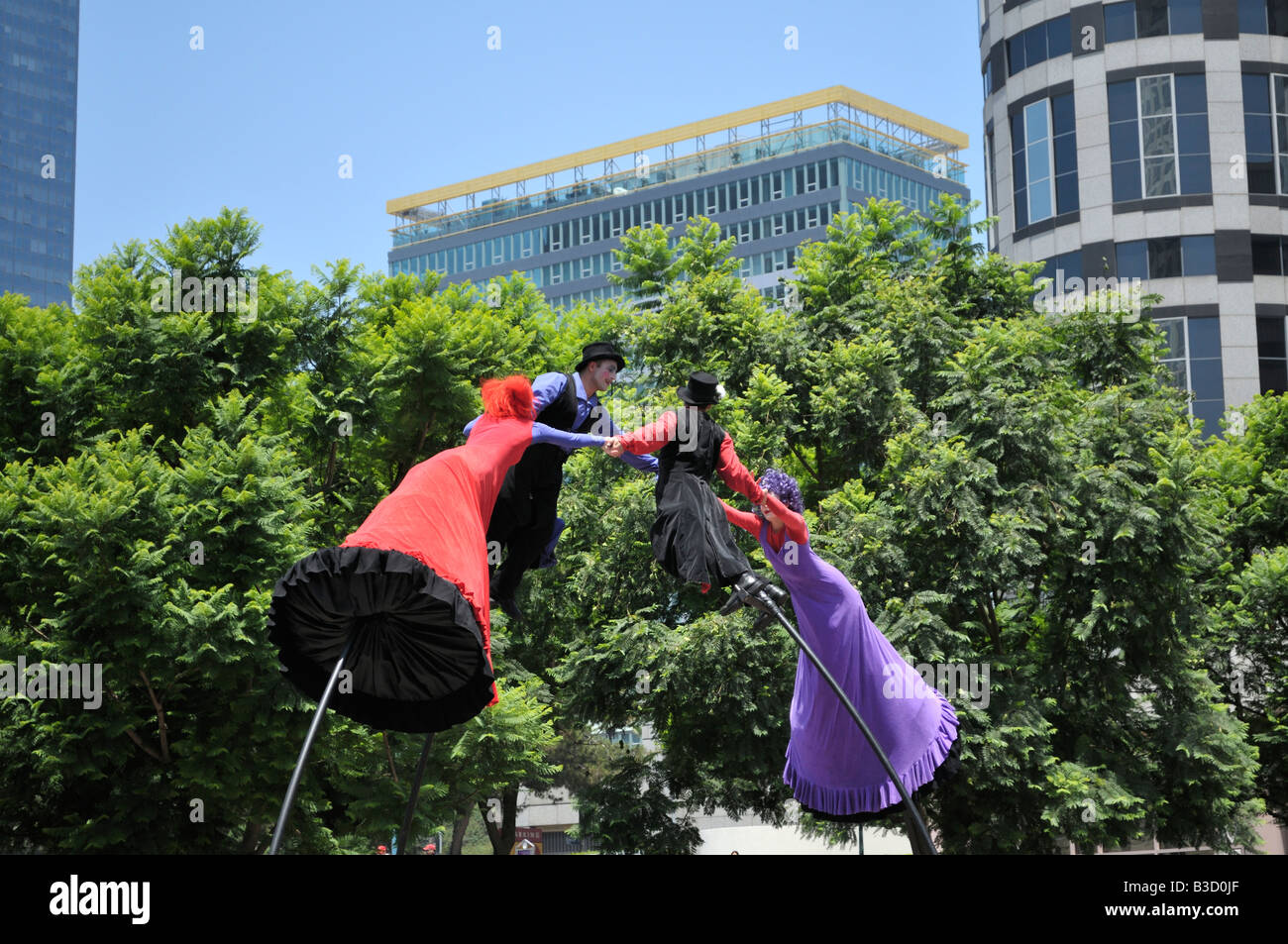Australian performance group Strange Fruit entertaining in downtown Los