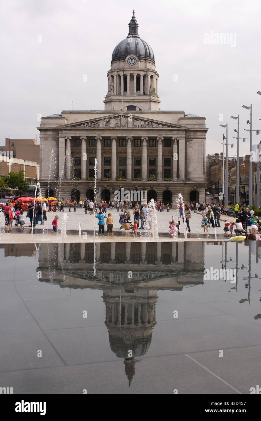 Nottingham city / town hall and water fountains Stock Photo Alamy