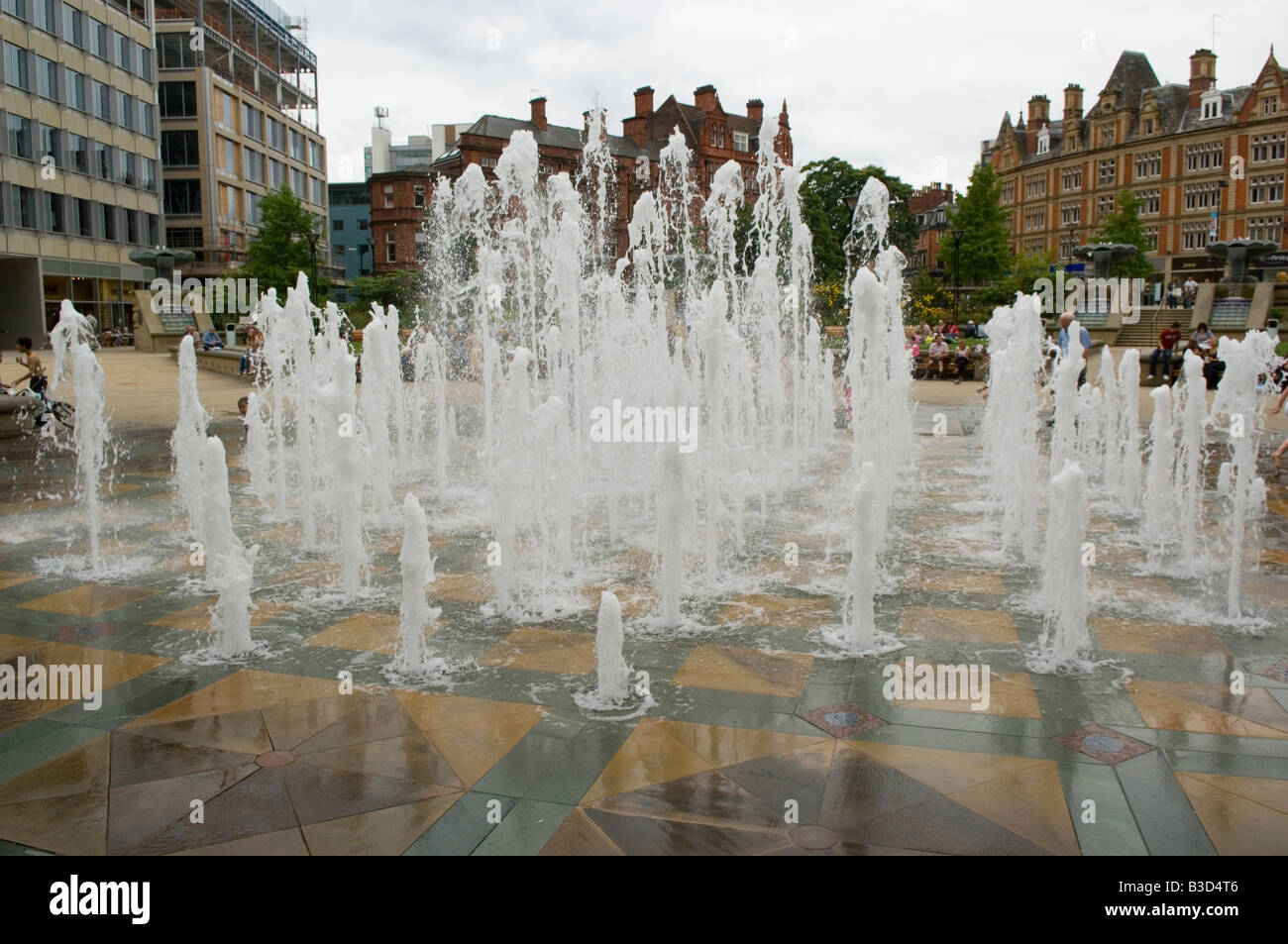 Water fountain in Sheffield city centre Stock Photo Alamy