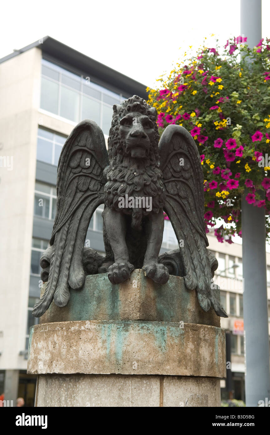 Statues In Sheffield Lion with wings statue, Sheffield city centre Stock Photo - Alamy