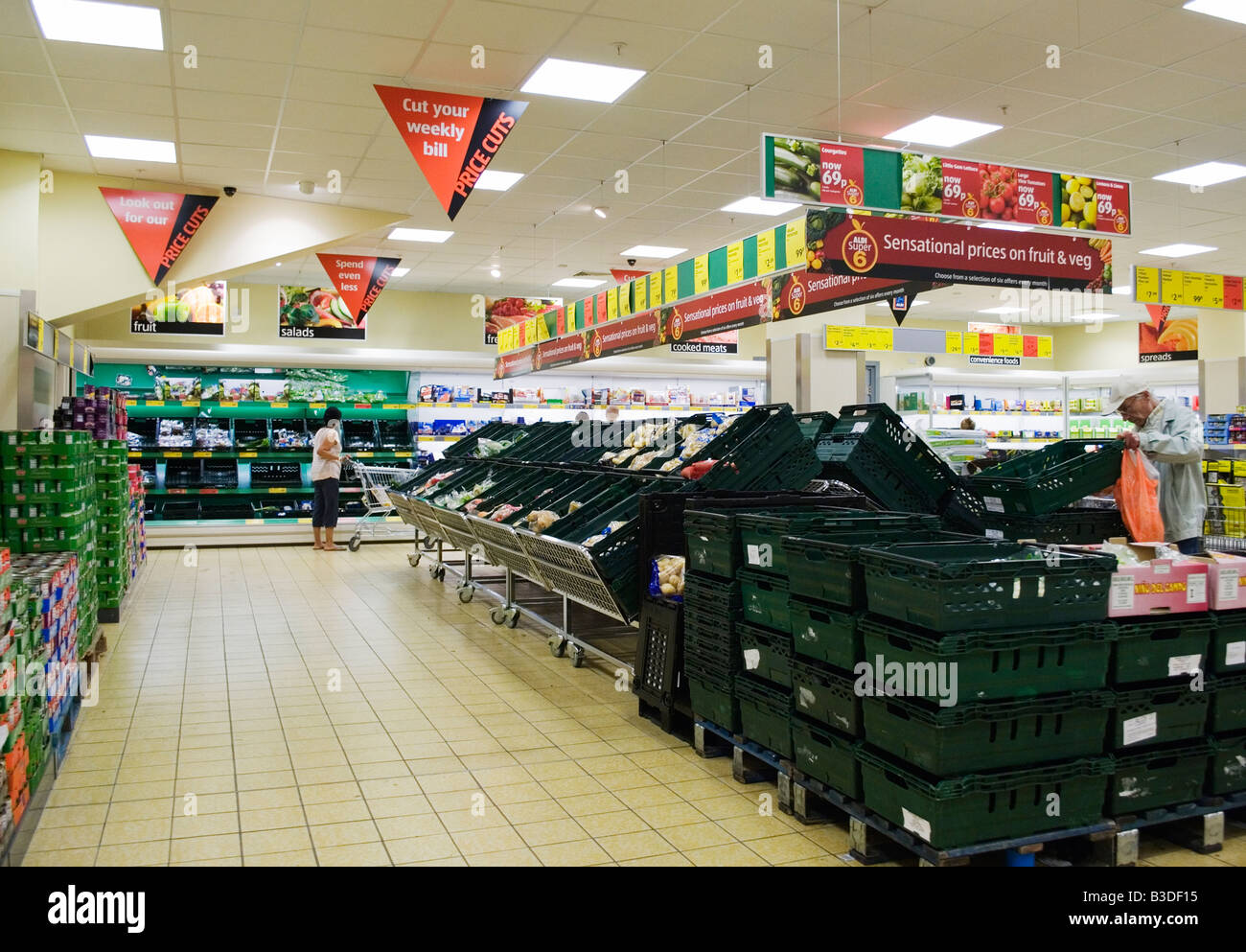 Uk Aldi Store High Resolution Stock Photography and Images - Alamy