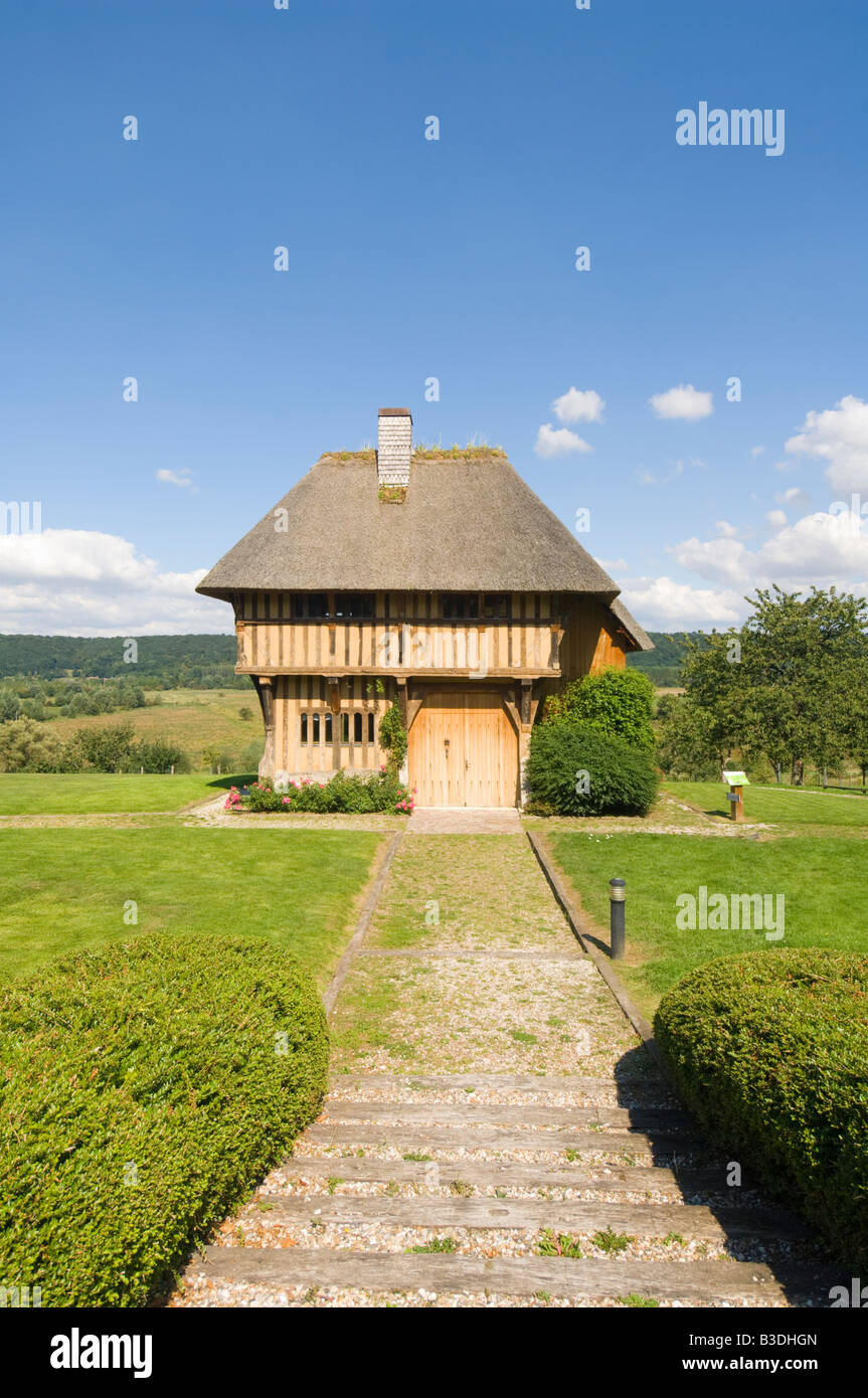 Normandy france thatched cottage hires stock photography and images