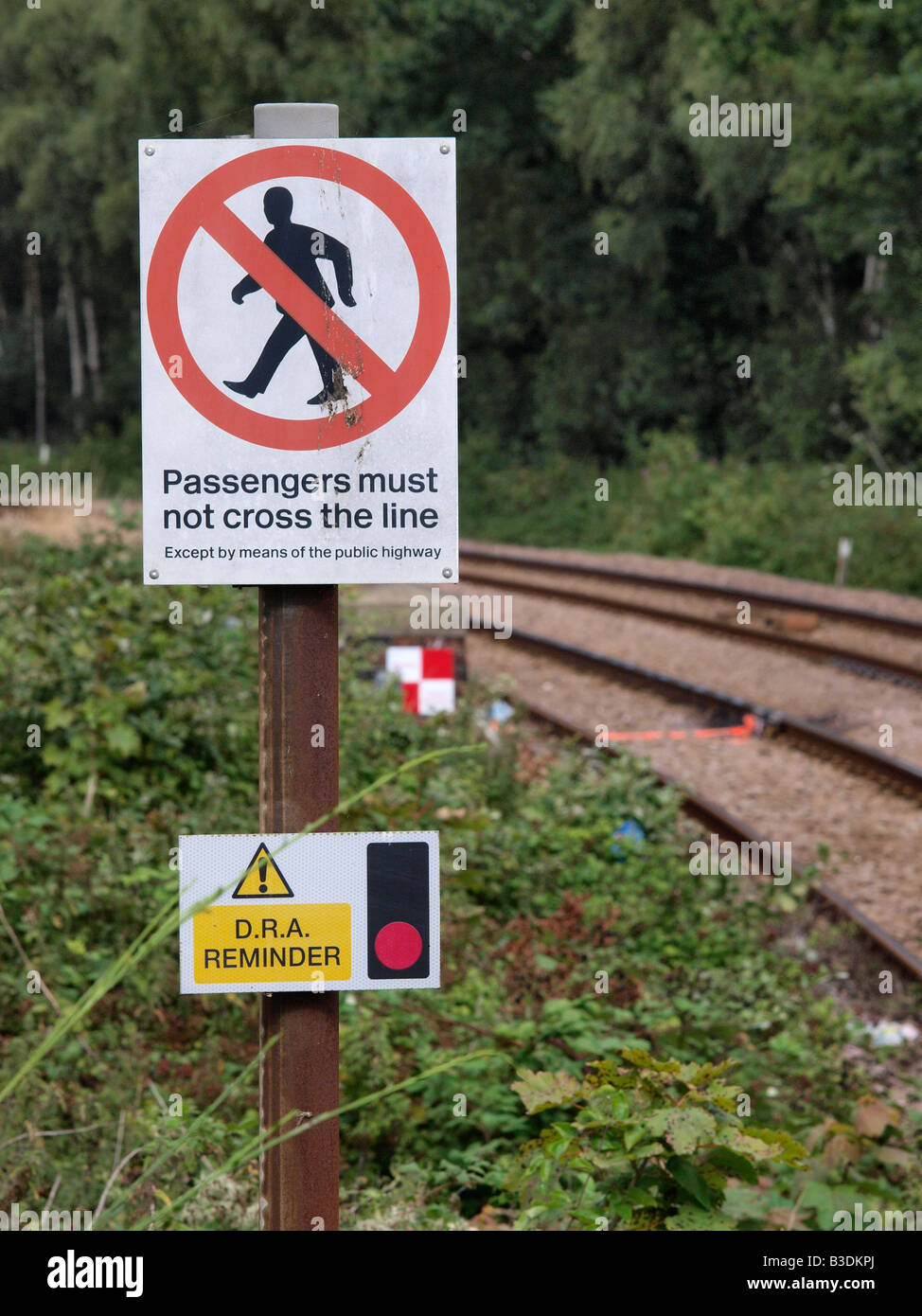 RAILWAY TRACK WITH LINE  AND NO TRESPASS SIGN  AT NORTH WALSHAM RAILWAY STATION NORFOLK ENGLAND UK Stock Photo