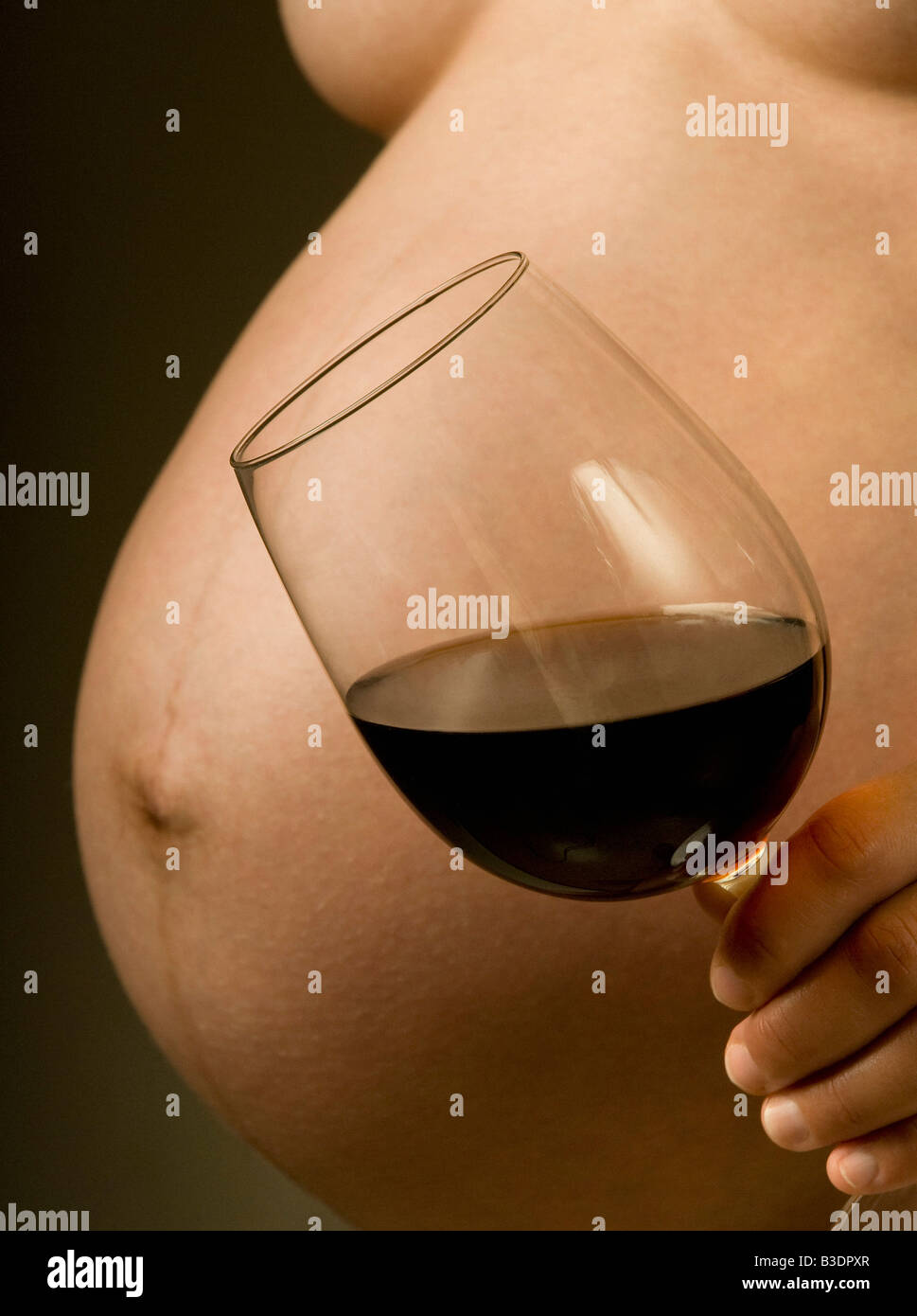 PREGNANT WOMAN DRINKING ALCOLHOL Stock Photo