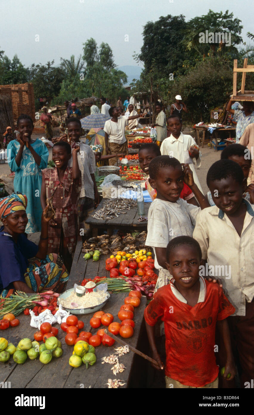 Market scene in Burundi Stock Photo - Alamy