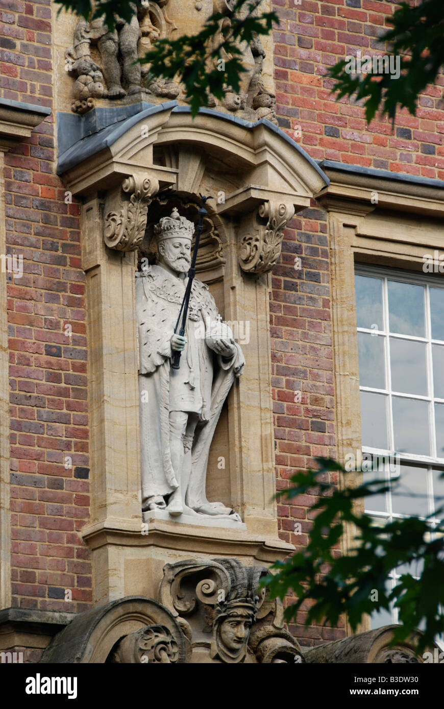 Statue of King Edward VII above entrance to University College School UCS in Frognal Hampstead London England Stock Photo