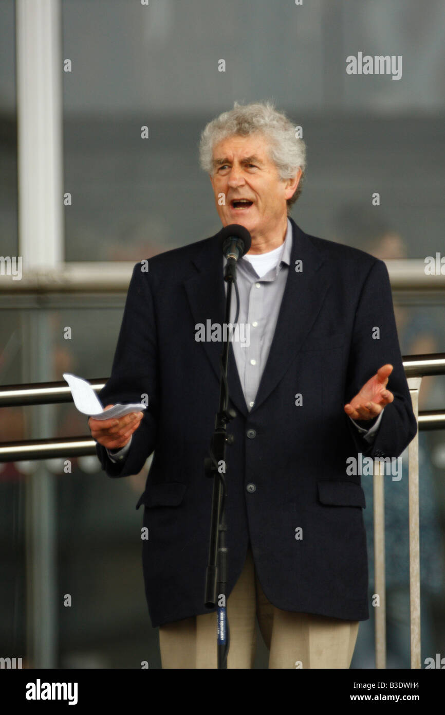 Welsh First Minister Rhodri Morgan giving a speech at the Senedd in Cardiff Bay welcoming home Welsh athletes from the Olympics Stock Photo