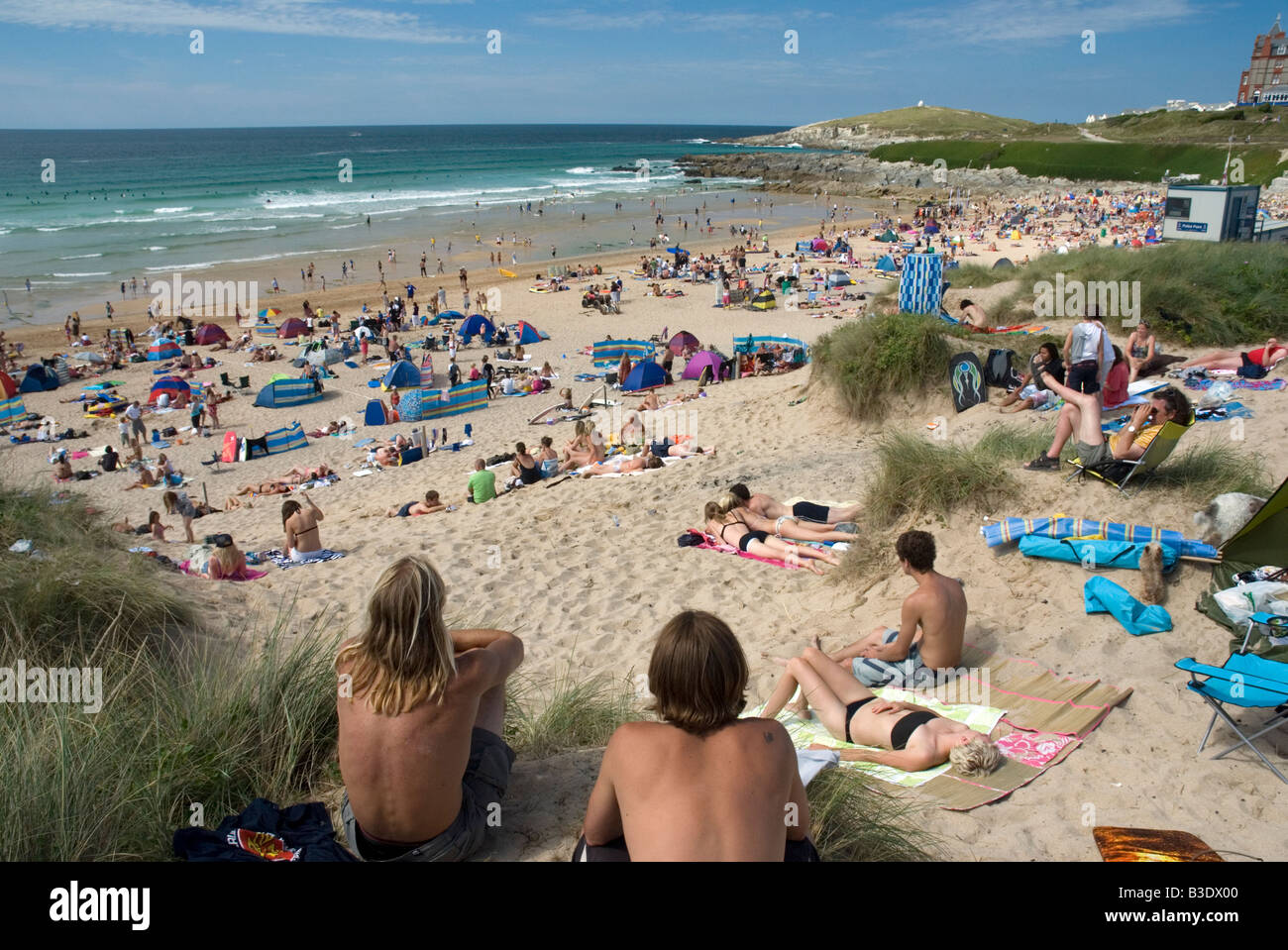 Summer holiday crowds Fistral Beach Newquay Cornwall England UK Stock Photo