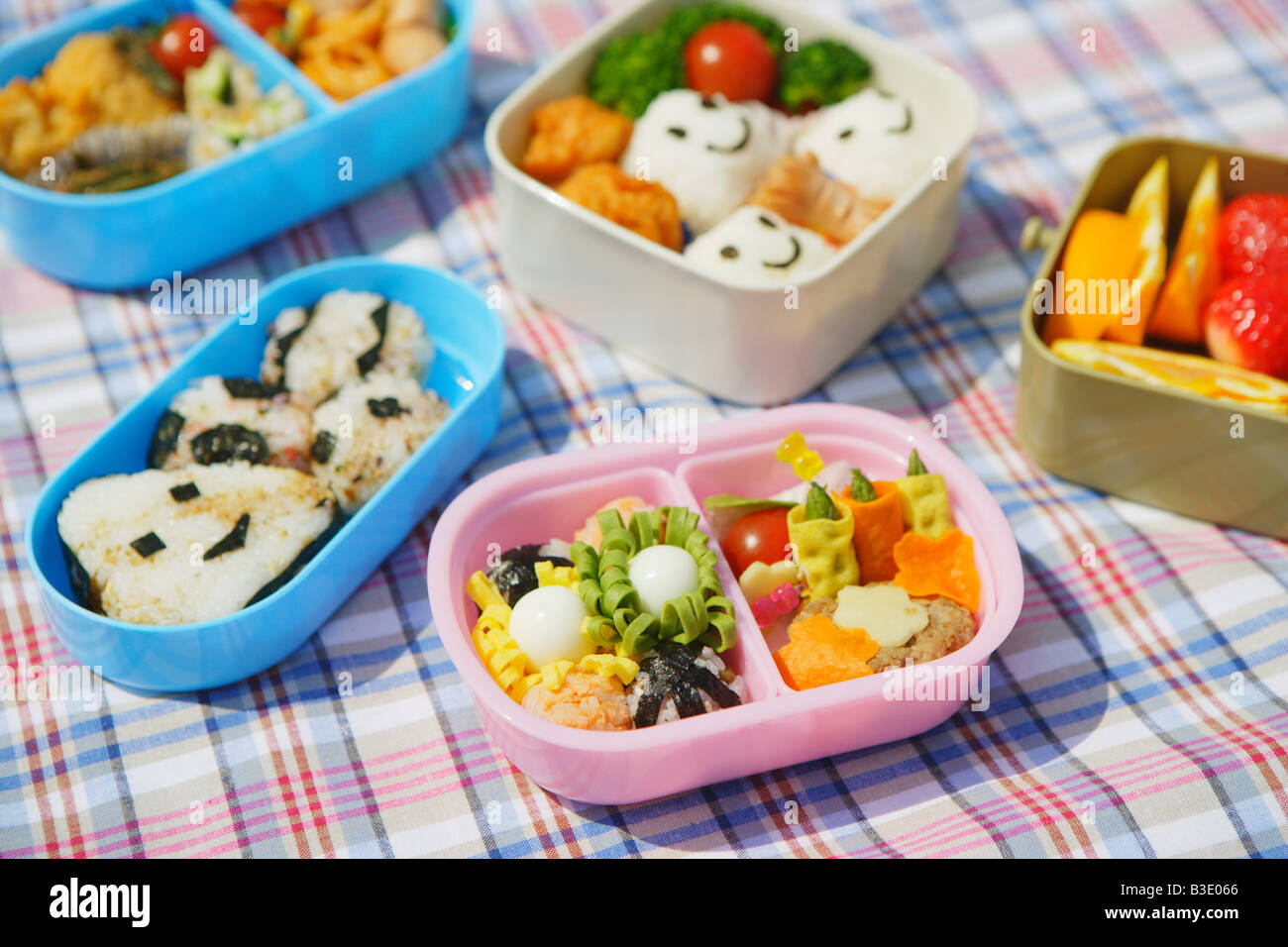 Bento boxes hi-res stock photography and images - Alamy