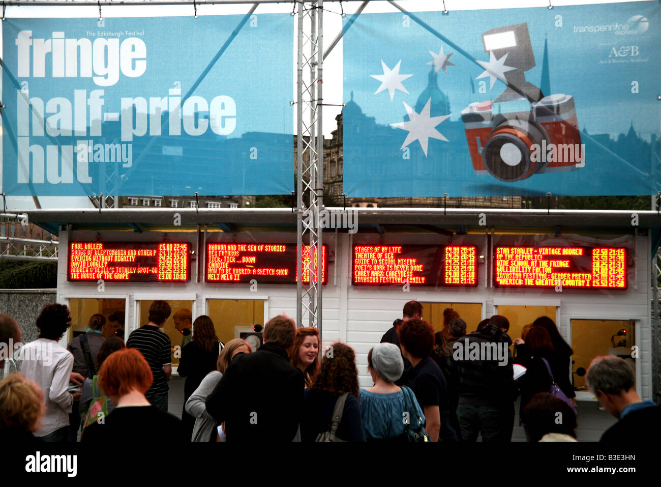 Edinburgh fringe ticket queue hires stock photography and images Alamy