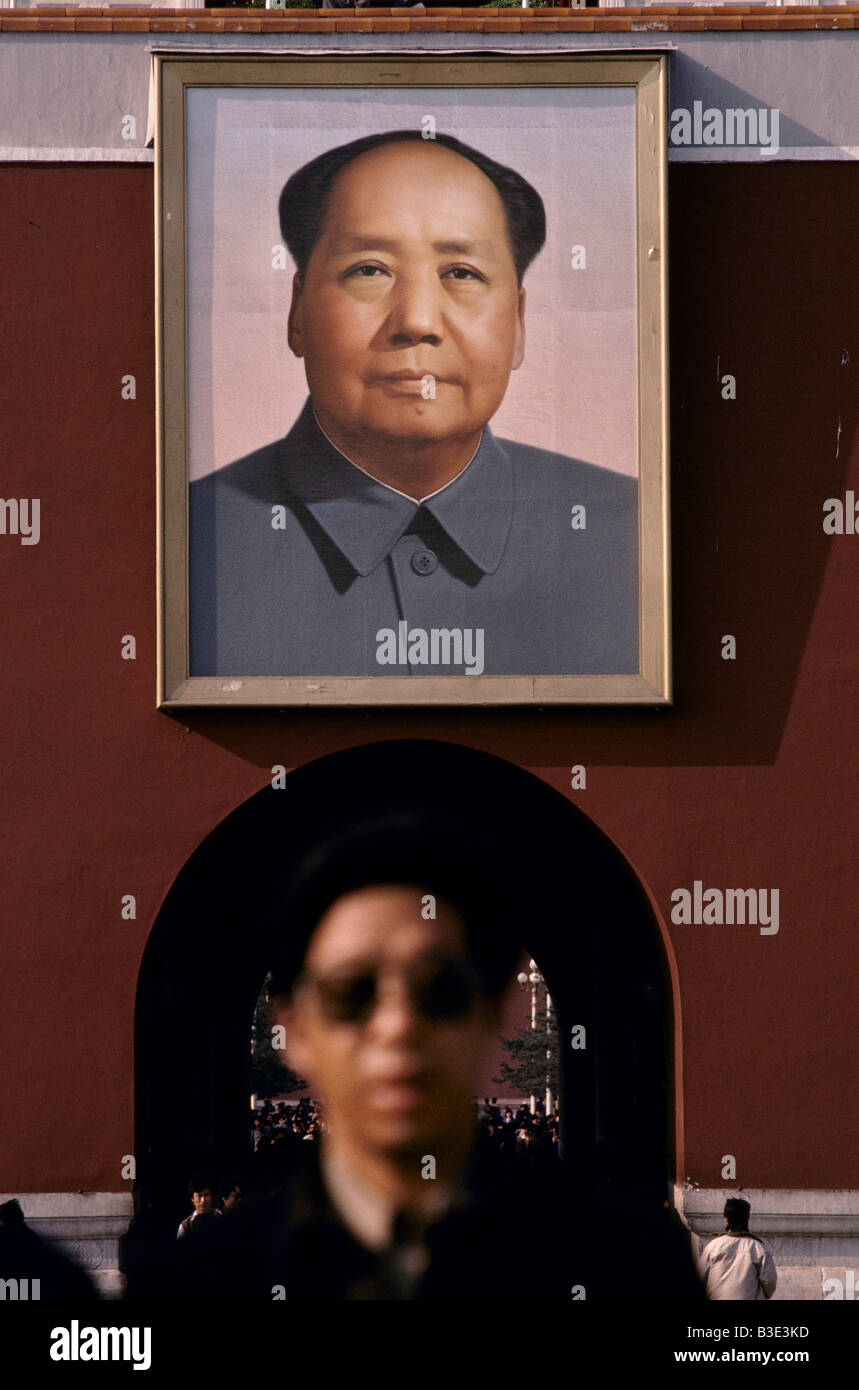 CHINA CHAIRMAN MAO ZEDONG PORTRAIT ON WALL Stock Photo