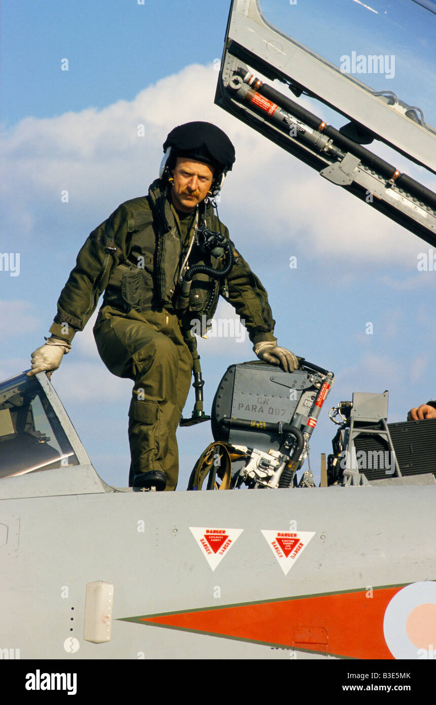 NEXT BATTLE OF BRITAIN FIGHTER PILOT CLIMBING INTO TORNADO COCKPIT RAF CONINGSBY 1988 Stock Photo