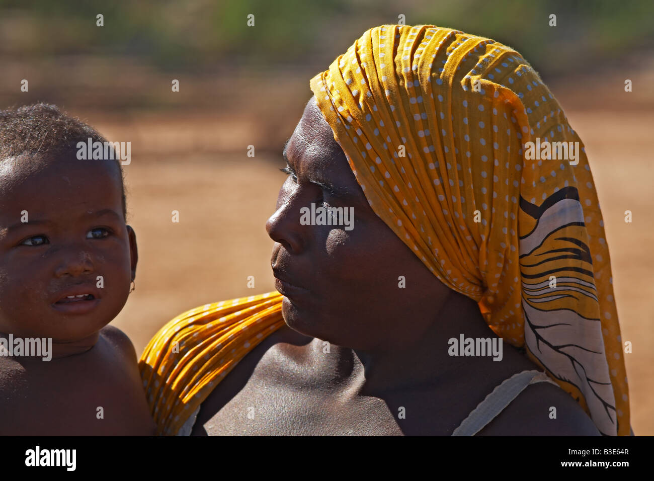 mother and child of Sakalava tribe near Belo sur Tsiribihina Madagascar Mutter mit Kind vom Stamm der Sakalava Stock Photo
