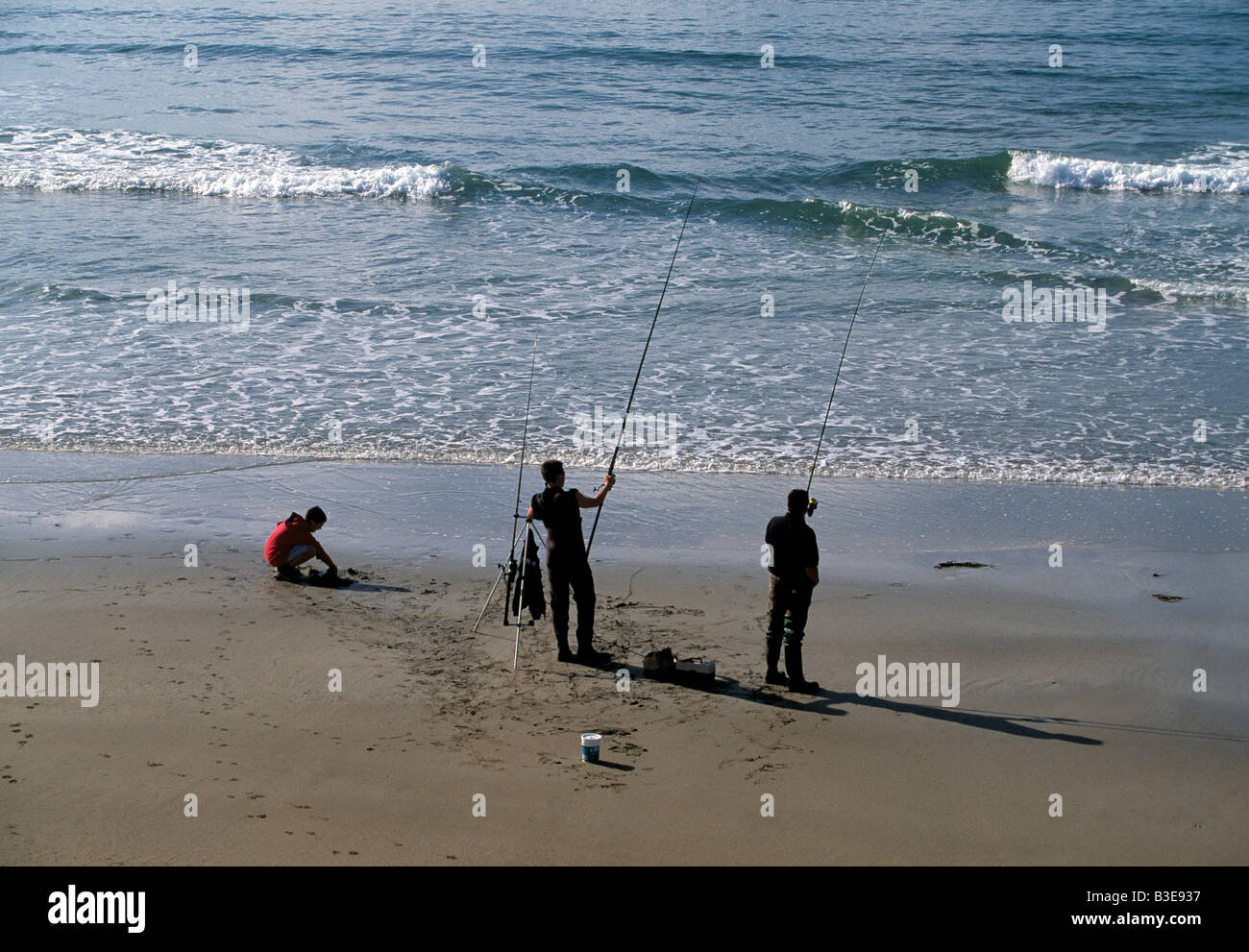 atlantic seaocean rolling onto an irish coastal inlet Stock Photo - Alamy
