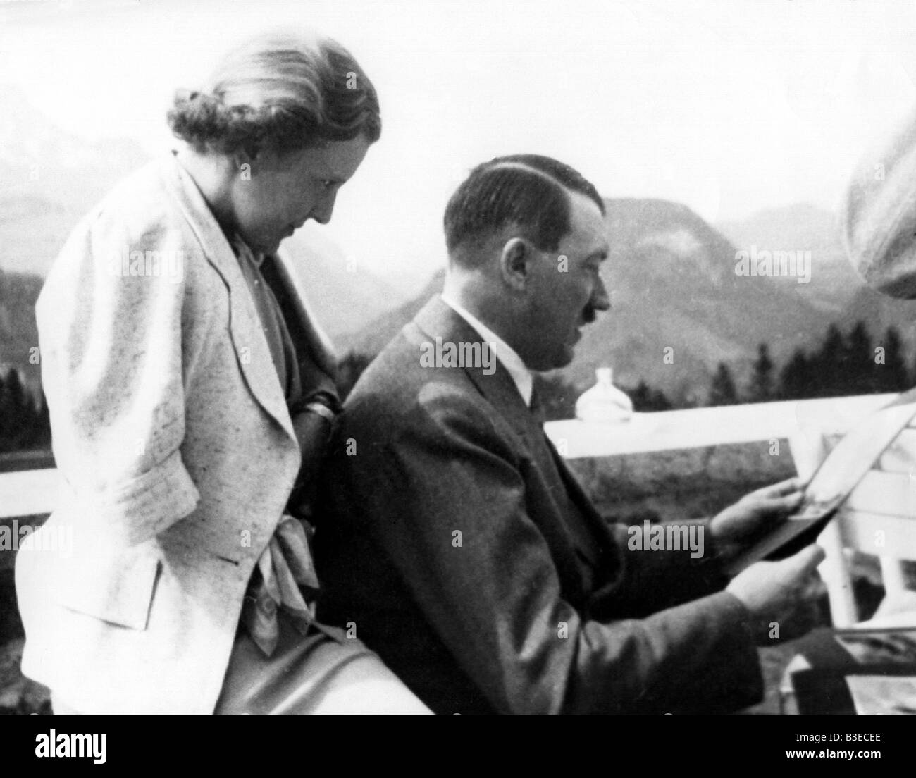 Hitler, Adolf, 20.4.1889 - 30.4.1945, German politician (NSDAP) Chancellor since 30.1.1933, private, together with Eva Braun at Berghof, Obersalzberg, 1930s, National Socialism, Stock Photo