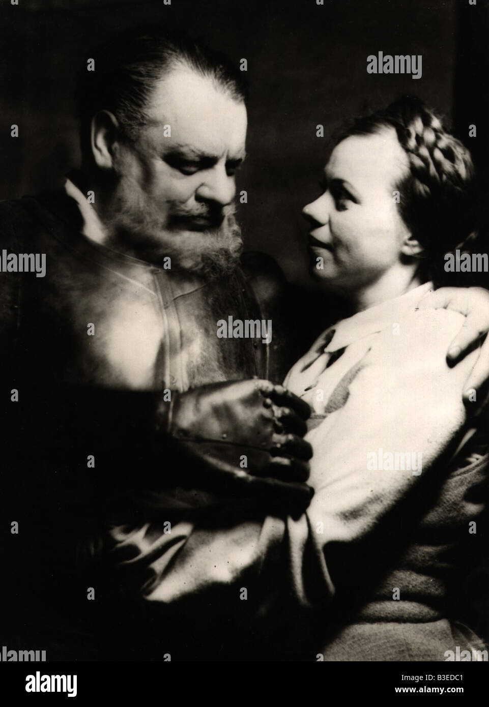 George, Heinrich, 9.10.1893 - 25.9.1946, German actor, half length, with Berta Drews, in 'Goetz von Berlichingen', National Theater, Berlin, 1930, Stock Photo