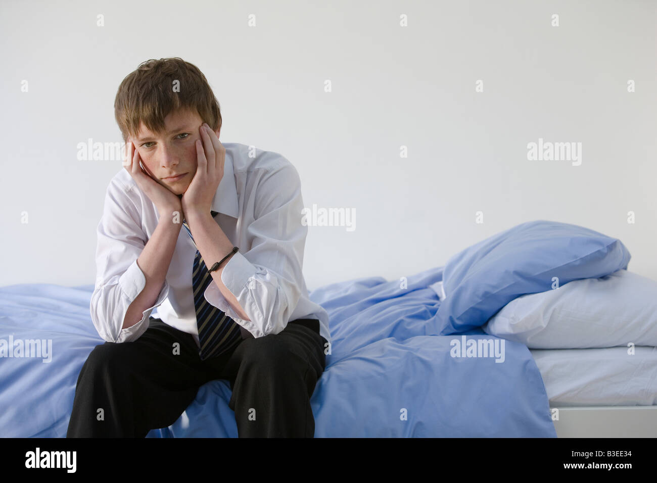 Boys Sitting On Bed Stock Photos & Boys Sitting On Bed Stock Images - Alamy