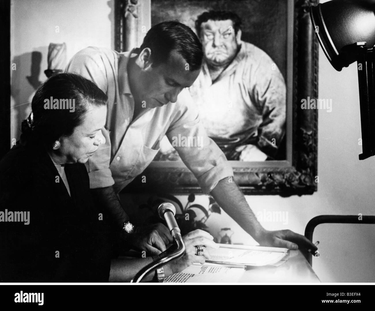Drews, Berta Helene, 19.11.1901 - 10.4.1987, German actress, half length, with son Jan, in front of a pianting with Heinrich George, painted by Otto Dix, 1963, Third-Party-Permissions-Neccessary Stock Photo