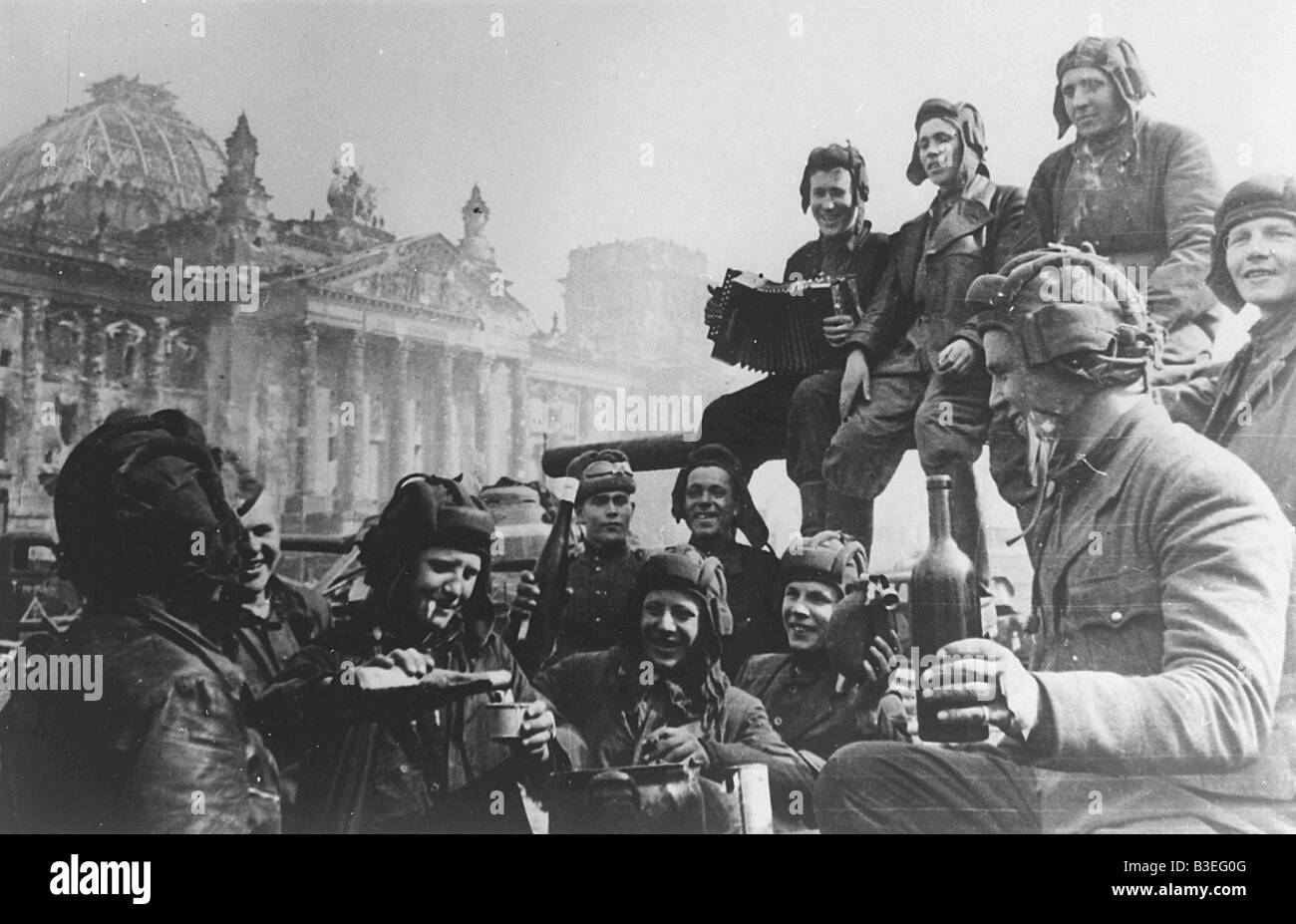 Soviet troops before the Reichstag/1945 Stock Photo