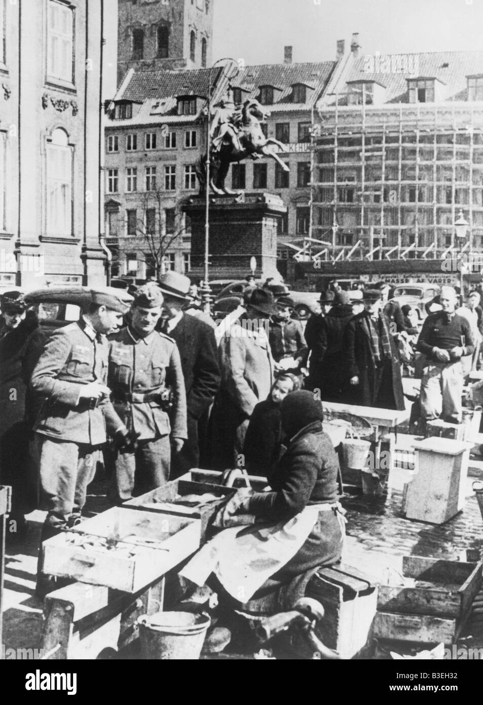 Ger soldiers at market / Copenhagen 1940 Stock Photo