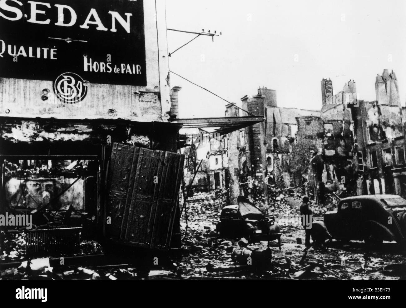 World war two city rubble Black and White Stock Photos & Images - Alamy